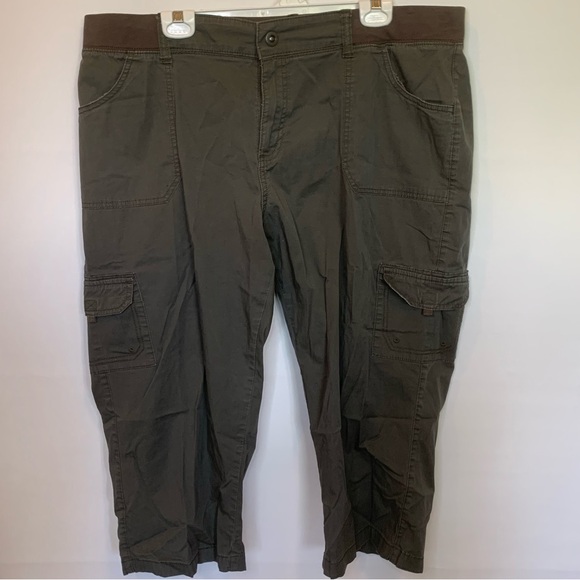 Lee Related Fit Cargo Capris- Dark Green - Picture 1 of 7